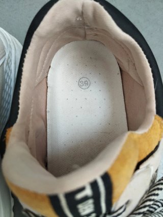 Zapatillas Beige y Marrones