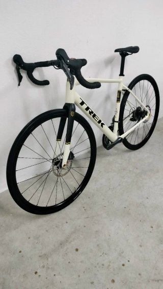 Bicicleta Trek Domane AL 4