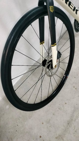 Bicicleta Trek Domane AL 4