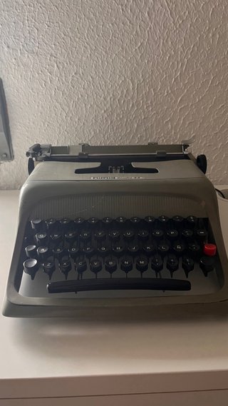 Máquina de escribir Olivetti Studio 44