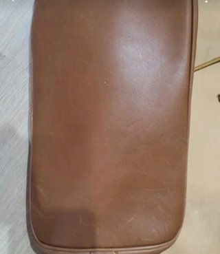 Bolso de piel artesanal beige y marrón