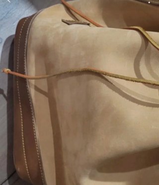 Bolso de piel artesanal beige y marrón