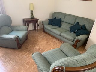 Sofá de 3 plazas verde + 2 sillones