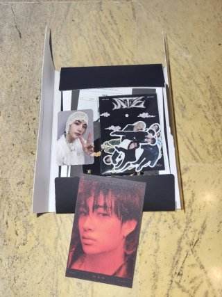 Stray Kids Ate Photocards y Stickers