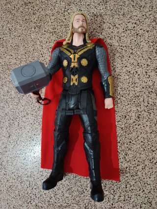 Figura Thor Marvel de 30cm de alto