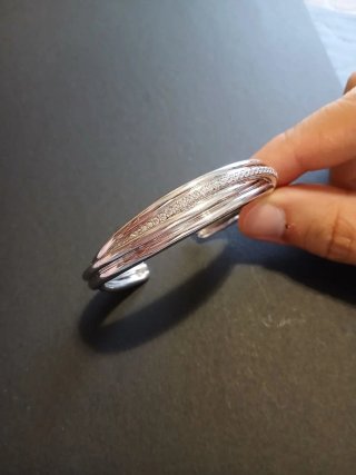 Brazalete rígido de plata