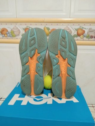 Zapatillas Hoka Naranja y Blanco