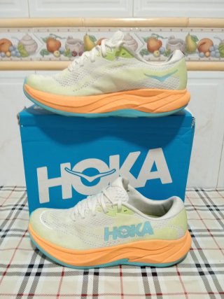 Zapatillas Hoka Naranja y Blanco