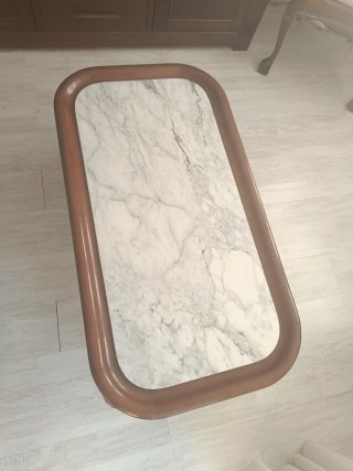 Mesa de centro de madera y mármol