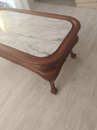 Mesa de centro de madera y mármol