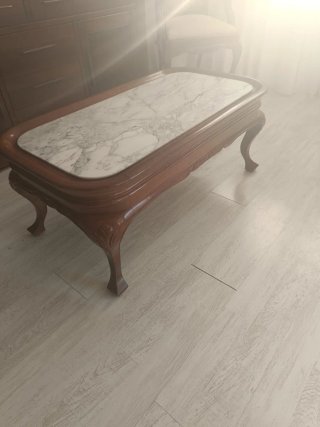 Mesa de centro de madera y mármol
