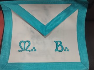 Ropa Masónica: 2 Delantales y 3 Bandas