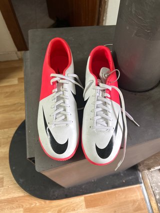 Zapatillas Nike multitacos T43 sin estrenar