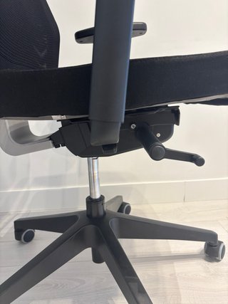 Silla de oficina ergonómica negra