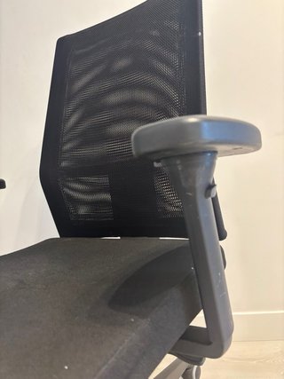 Silla de oficina ergonómica negra