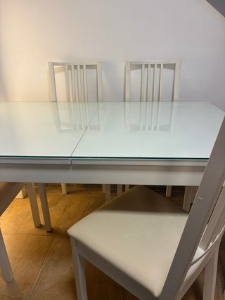 Mesa extensible blanca + 4 sillas