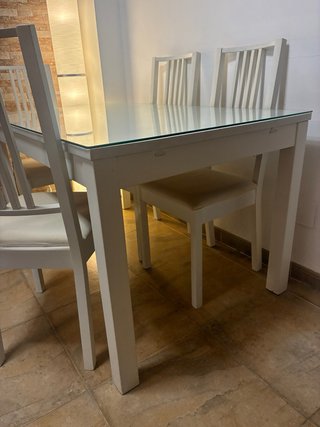 Mesa extensible blanca + 4 sillas