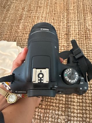 Cámara Canon EOS 2000D Kit vendo con mochila