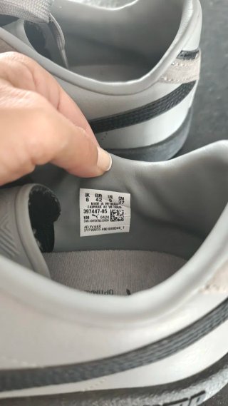 Zapatillas Puma grises y negras