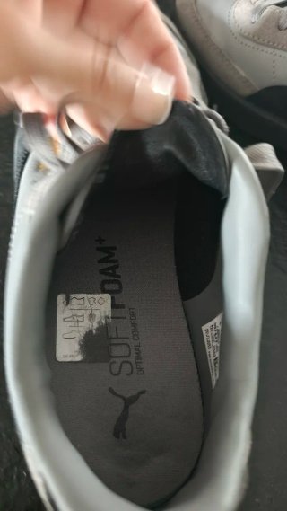 Zapatillas Puma grises y negras