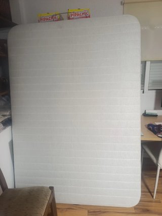 Base tapizada 135cm, sin patas, como nueva.