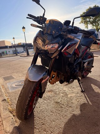 Kawasaki Z900 - Naked Manual