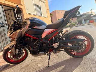 Kawasaki Z900 - Naked Manual