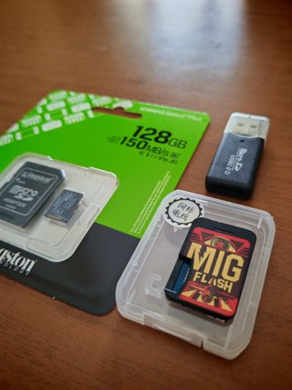 Adaptador USB MIG Flash + Tarjeta SD 128GB
