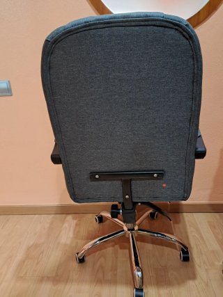 Silla de oficina ergonómica gris