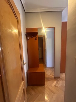 Recibidor de entrada de madera