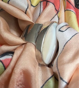 Anello in argento con madreperla