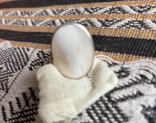 Anello in argento con madreperla