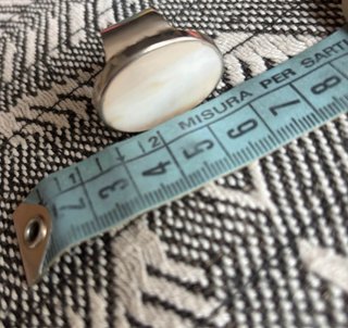Anello in argento con madreperla