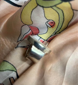 Anello in argento con madreperla