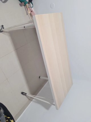 Mesa de escritorio con ruedas