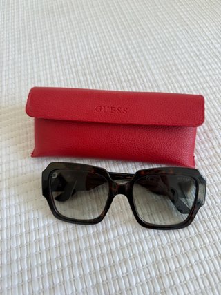 Gafas Guess sin casi uso.