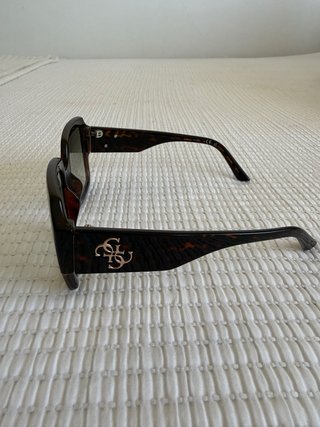 Gafas Guess sin casi uso.