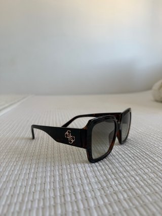 Gafas Guess sin casi uso.