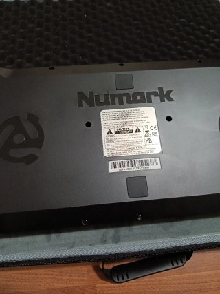 Numark Mixtrack Platinum FX Console DJ