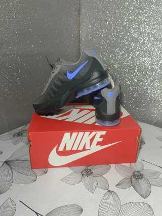 Zapatillas Nike Air Max Invigor Niños Talla 38.5