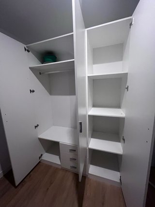 Armario blanco de madera