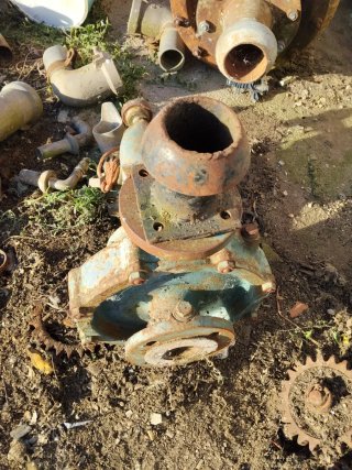 Bomba de riego antigua
