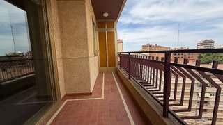 Piso en alquiler en Hospital - Parque sur en Albacete