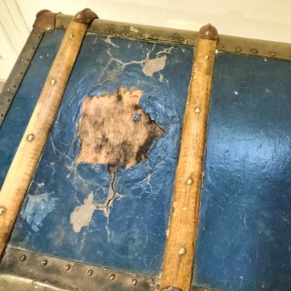 Baúl antiguo azul para restaurar