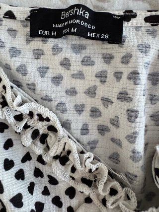 Vestido corto Bershka estampado corazones Talla M