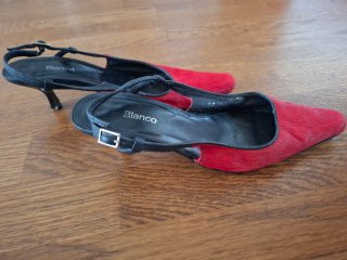 Zapatos de piel de pelo colorRojo y Negro Talla 40