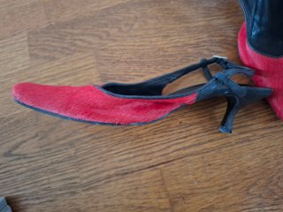 Zapatos de piel de pelo colorRojo y Negro Talla 40