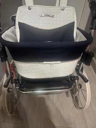 Carro de muñecas clásico