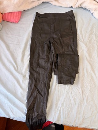 Pantalones negro efecto piel