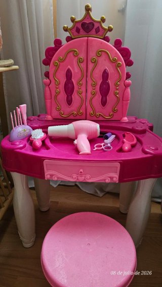Tocador infantil con taburete